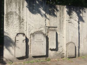 Pomnik dawnych cmentarzy — fragment
