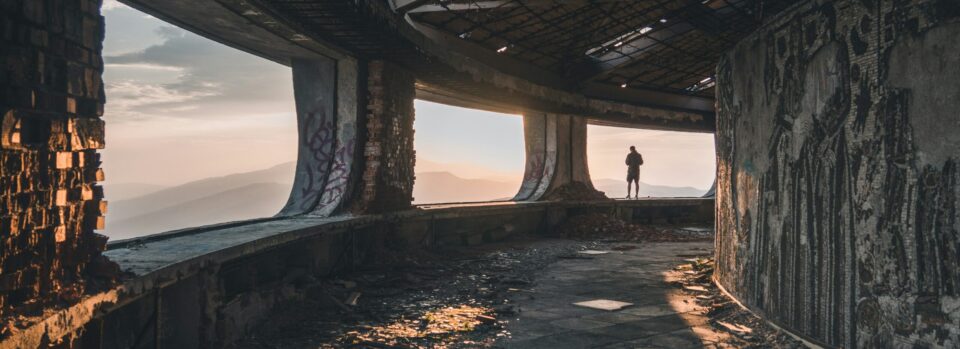 László Krasznahorkai, A świat trwa natalya-letunova